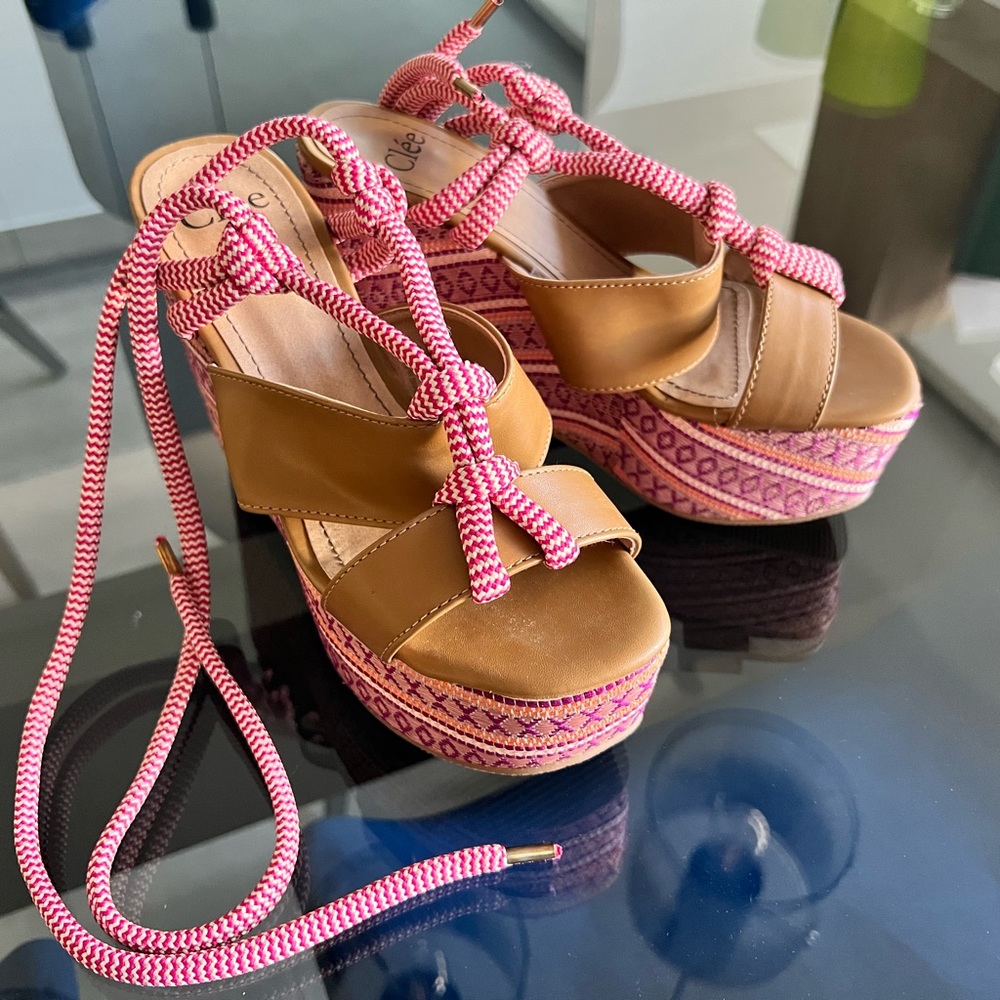 Colorful platform that ties on ankle